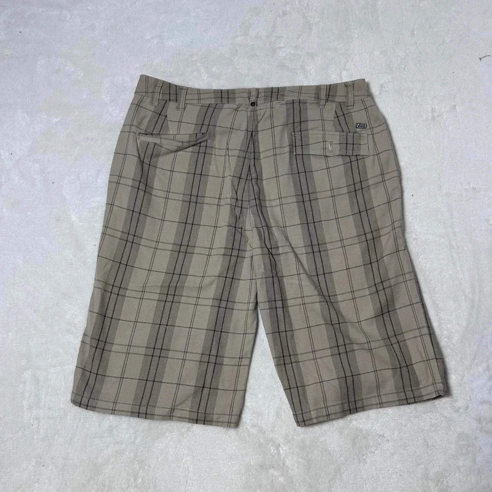 Vans gray and beige plaid‎ shorts size 34 #skater #plaid